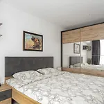 Sunny & Stylish Brand New 2Bdr Apartment + Parking