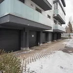 Sunny & Stylish Brand New 2Bdr Apartment + Parking