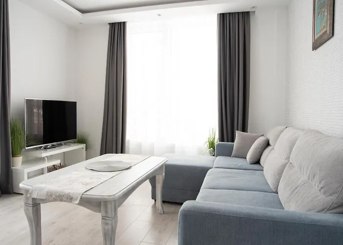 Sunny & Stylish Brand New 2Bdr Apartment + Parking
