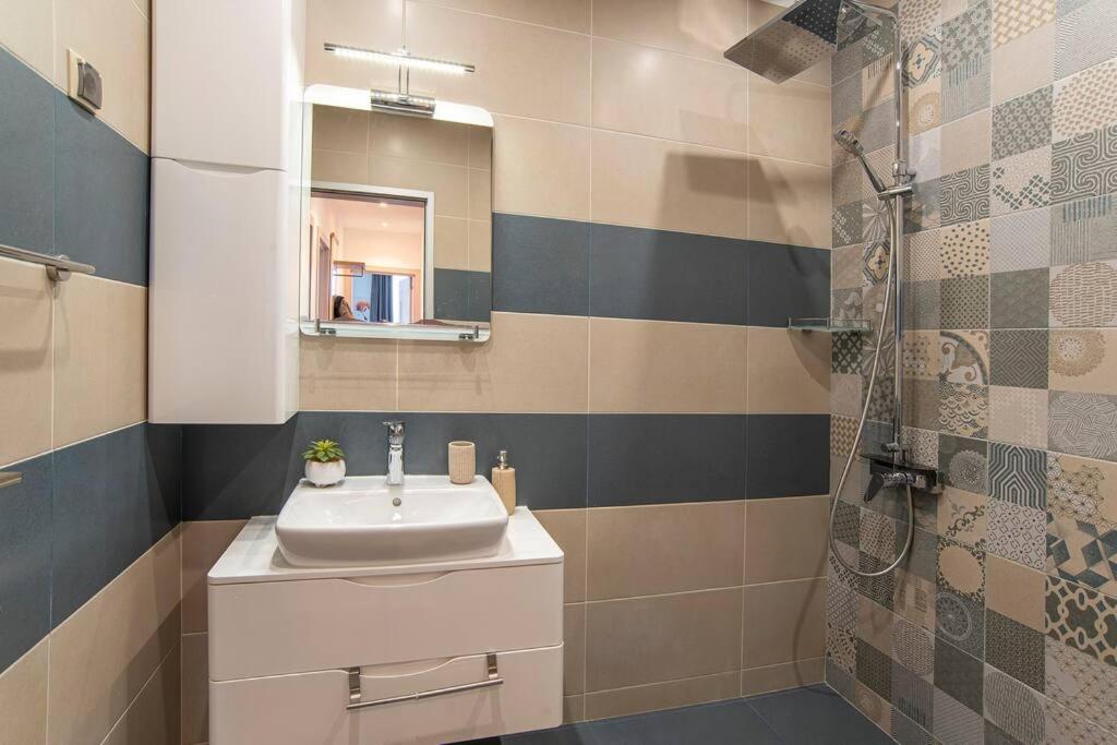 Sunny & Stylish Brand New 2bdr + Parking *