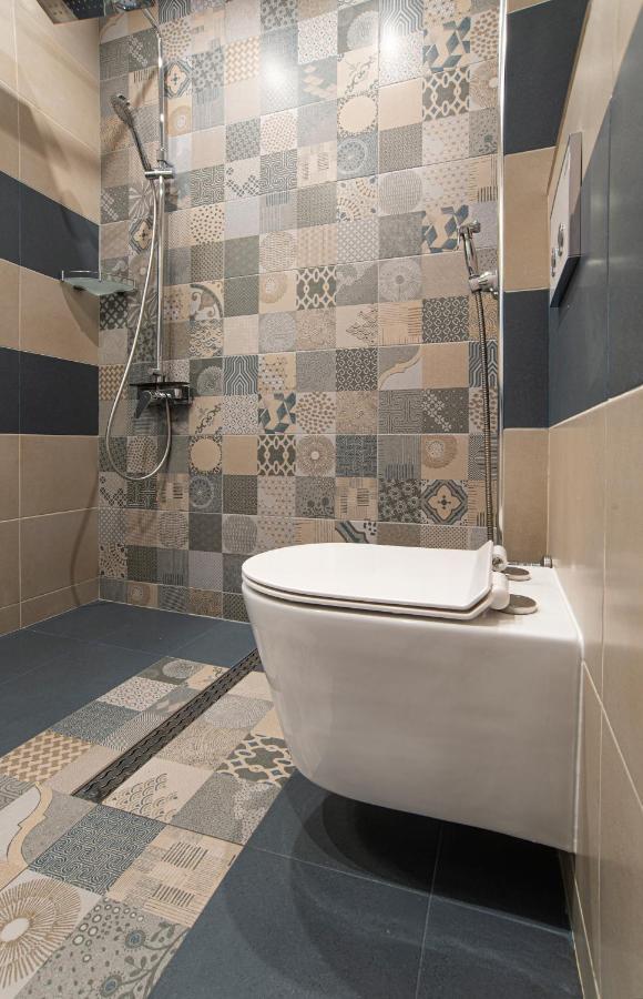 Sunny & Stylish Brand New 2bdr + Parking