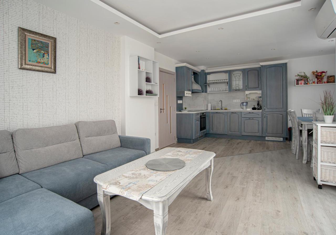 Sunny & Stylish Brand New 2bdr + Parking *