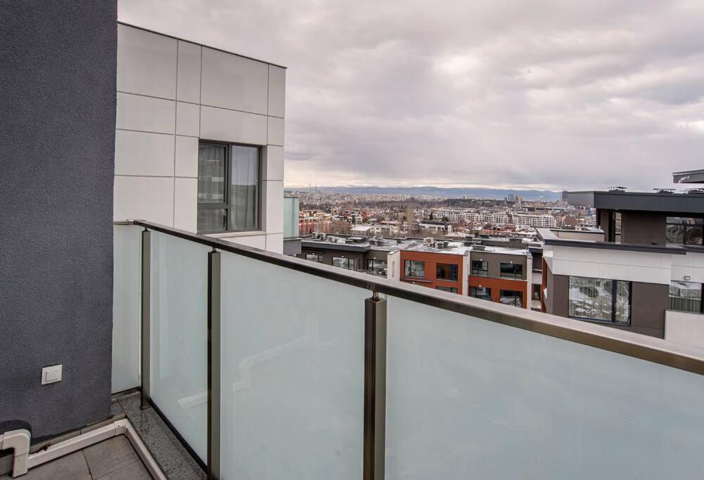 Sunny & Stylish Brand New 2bdr + Parking *